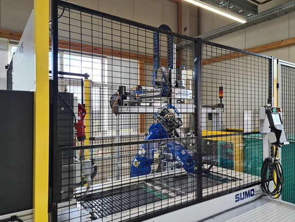 Kompakter Aufbau & Integration von Entnahmehandling in einer Roboterautomation von EGS Automation