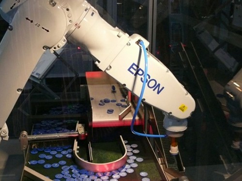 Epson Roboter bei Flexible Zuführung von Werkstücken
